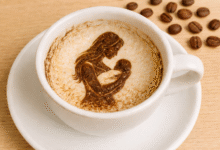 Falda Kucağında Bebek Olan Kadın