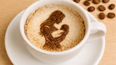 Falda Kucağında Bebek Olan Kadın